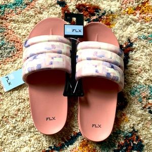NWT FLX WOMEN’S SLIDES SIZE 11